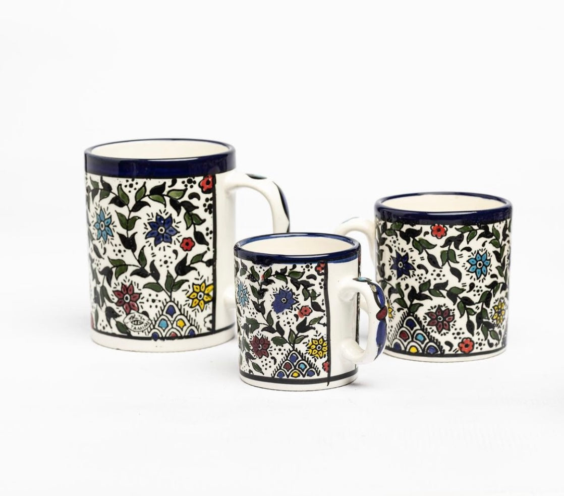 Becher Blumen farbig