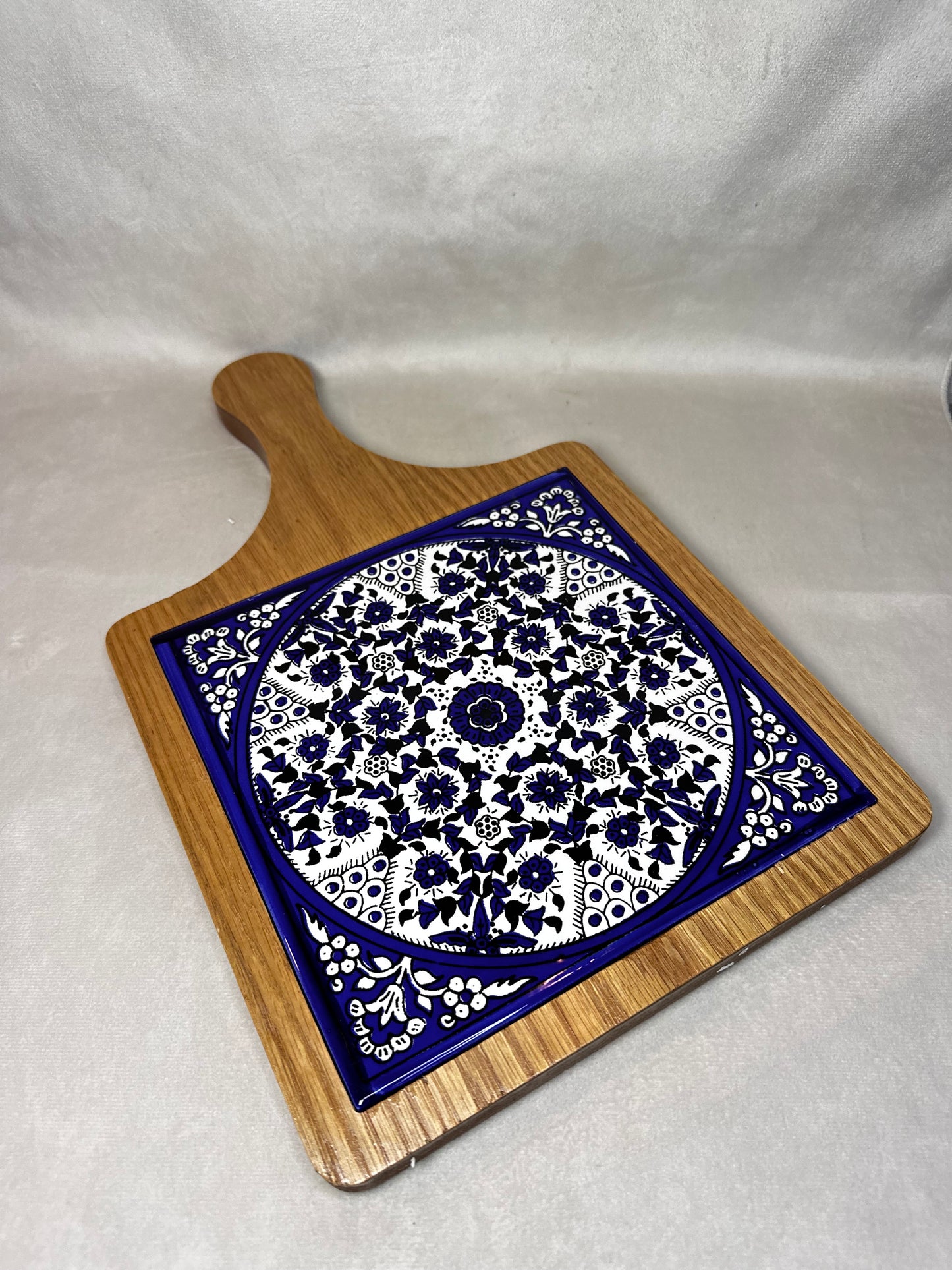 Serving plate made of olive wood and ceramic handcrafted base 21 cm