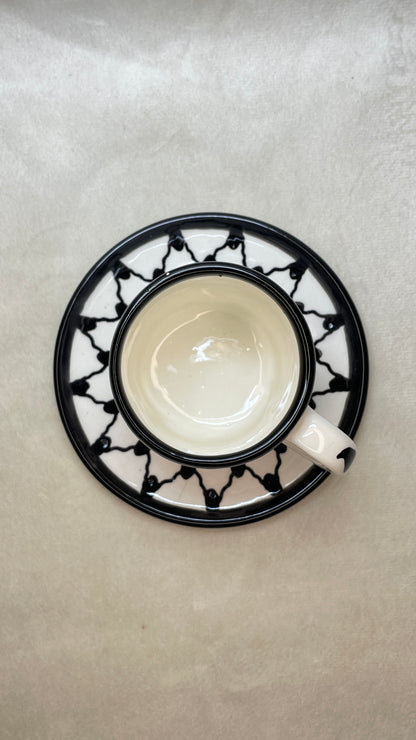 Finjan mit Untertasse