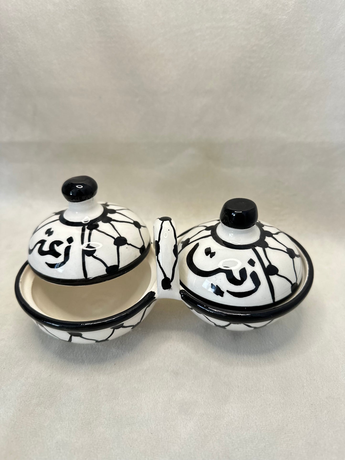 Storage bowl for olive oil and za'atar with lid