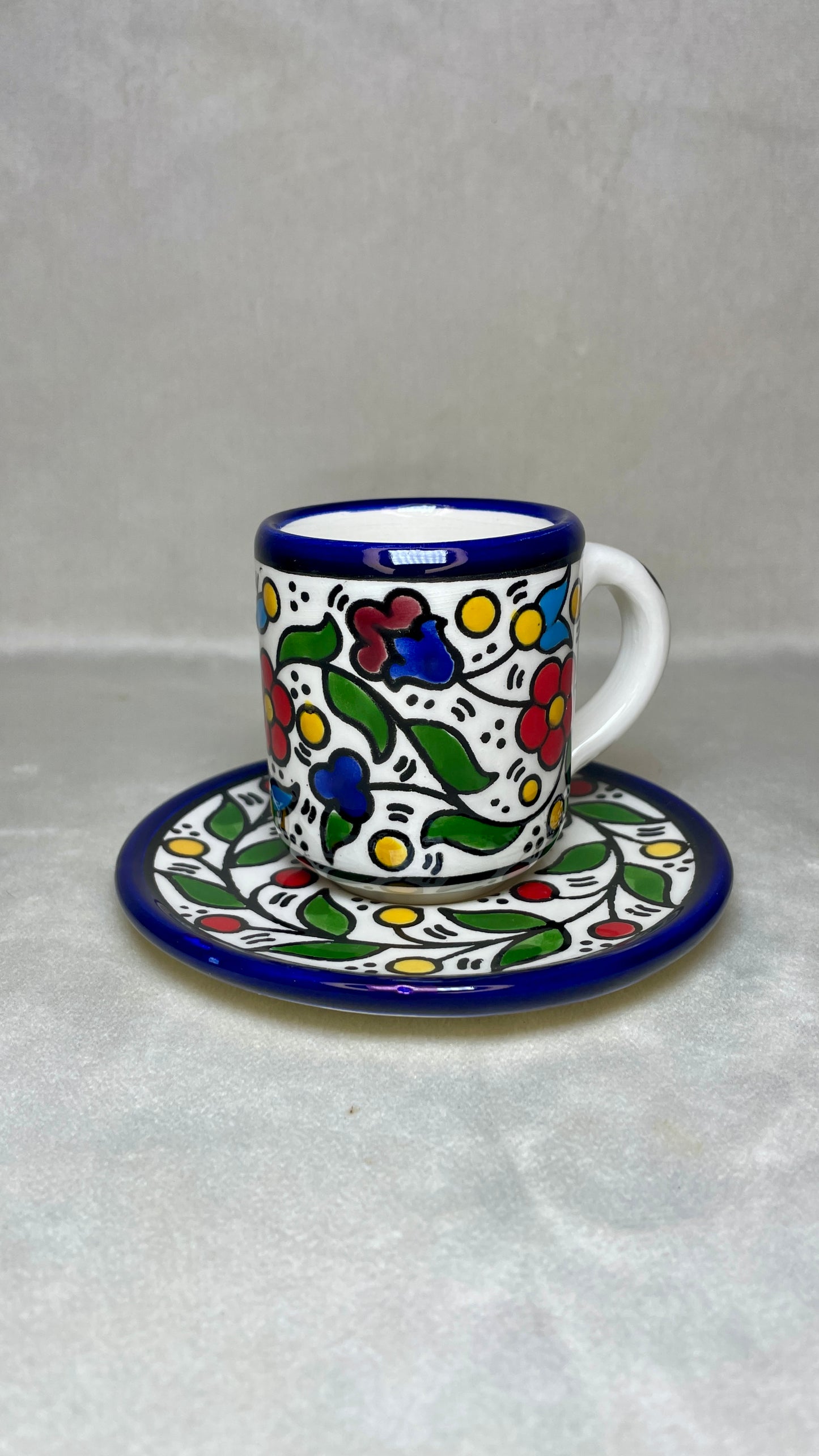 Finjan mit Untertasse
