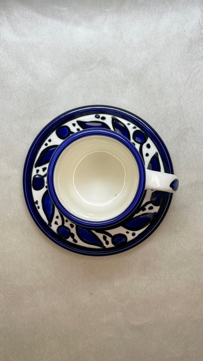 Finjan mit Untertasse