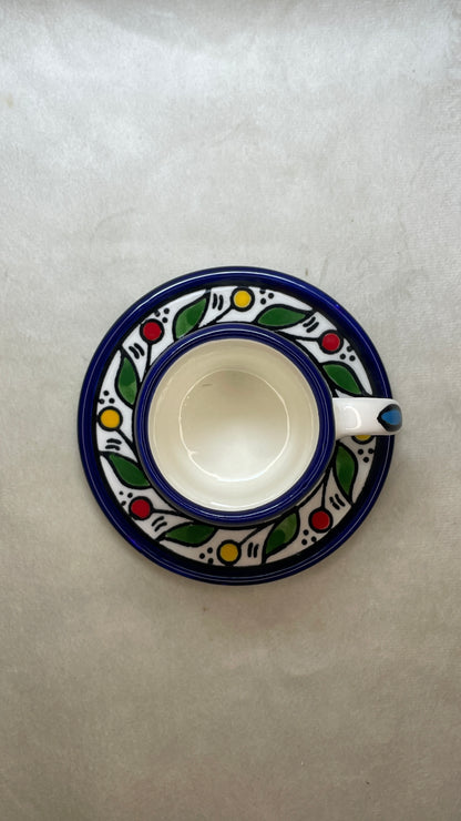 Finjan mit Untertasse