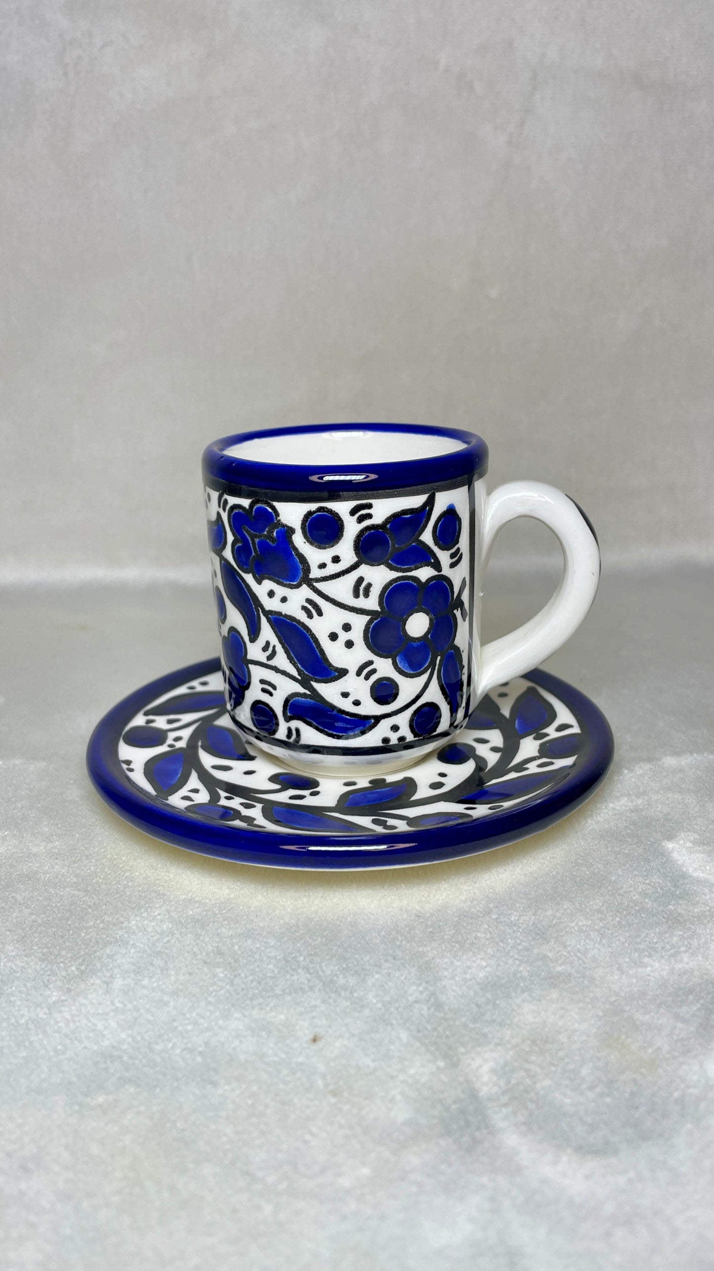 Finjan mit Untertasse