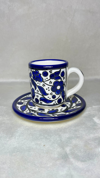 Finjan mit Untertasse