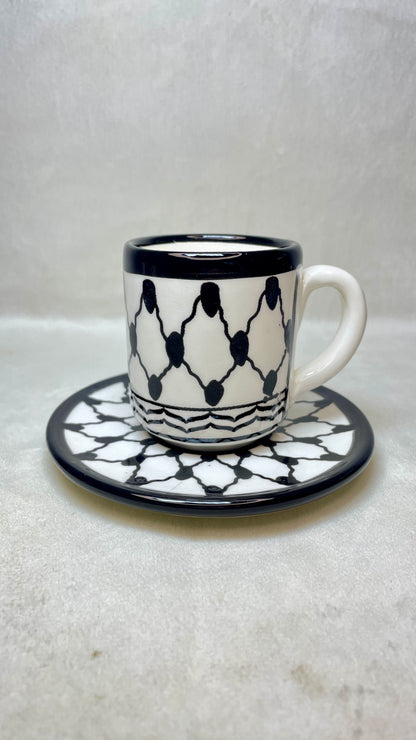 Finjan mit Untertasse