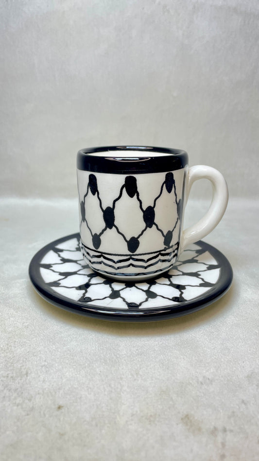 Finjan mit Untertasse