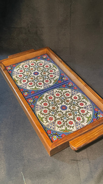 طبق تقديم مصنوع يدويًا من خشب الزيتون وقاعدة سيراميك حرفية 31 سم × 17 سم